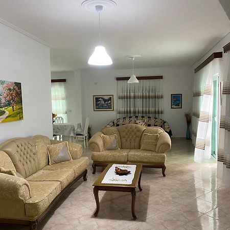 Hotel Vila Kafe Lukovë Extérieur photo