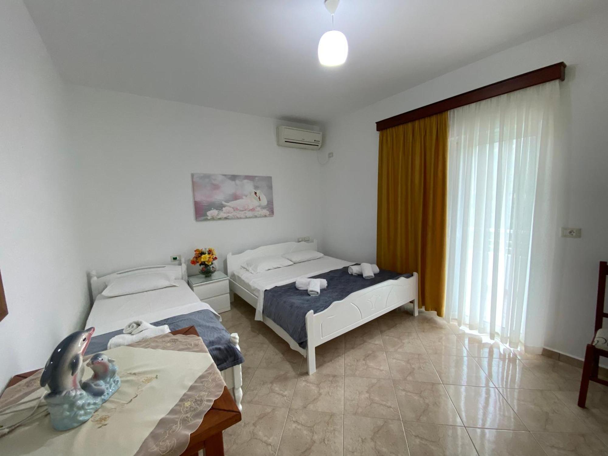 Hotel Vila Kafe Lukovë Extérieur photo