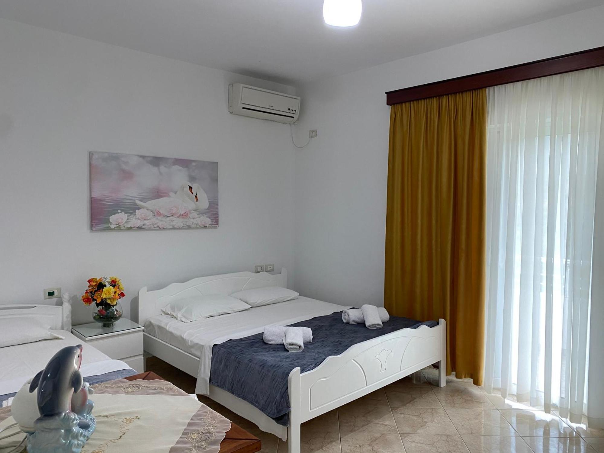 Hotel Vila Kafe Lukovë Extérieur photo