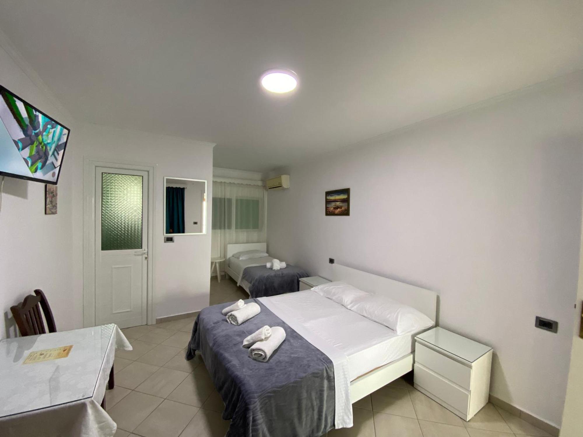 Hotel Vila Kafe Lukovë Extérieur photo