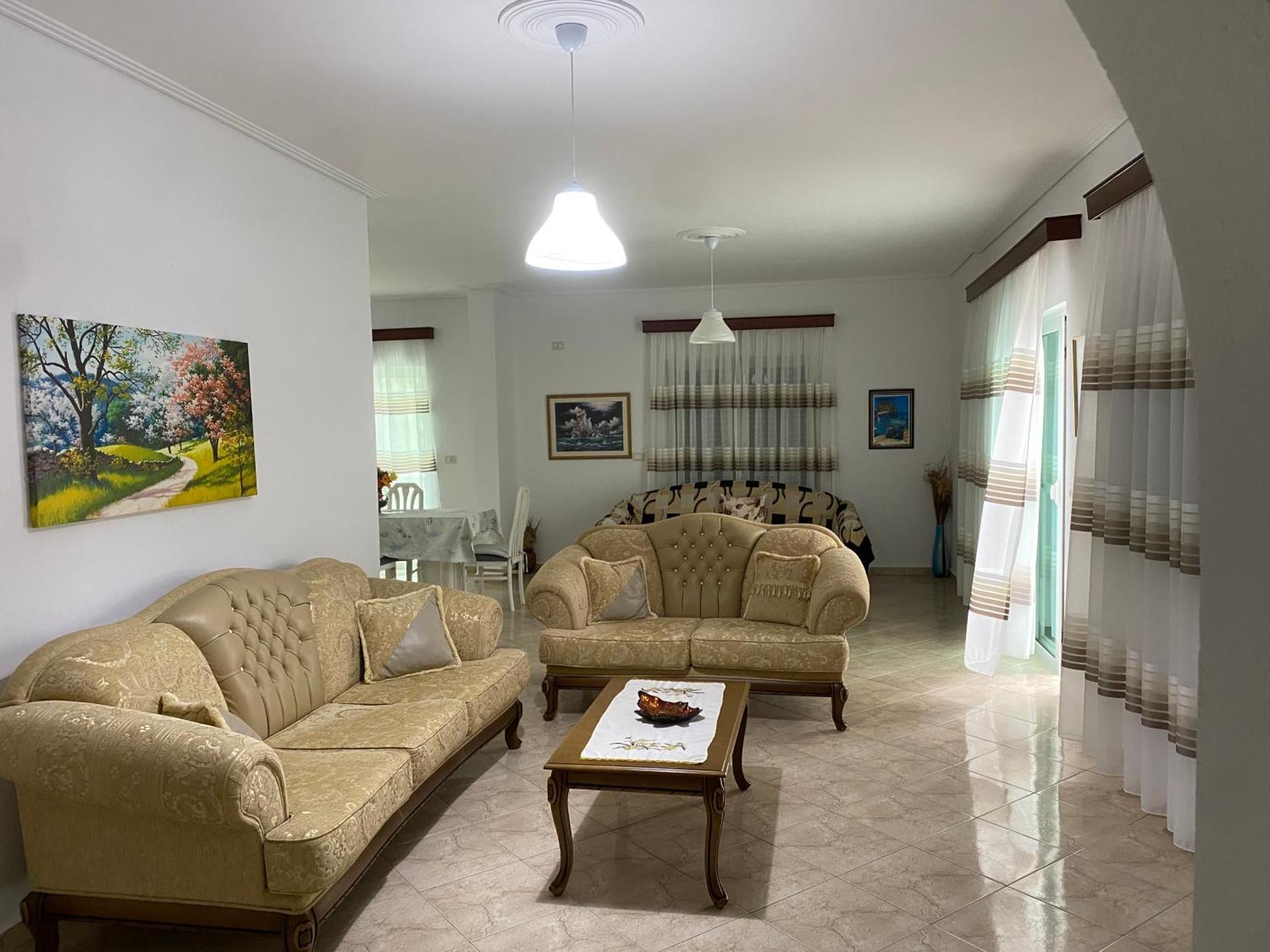 Hotel Vila Kafe Lukovë Extérieur photo