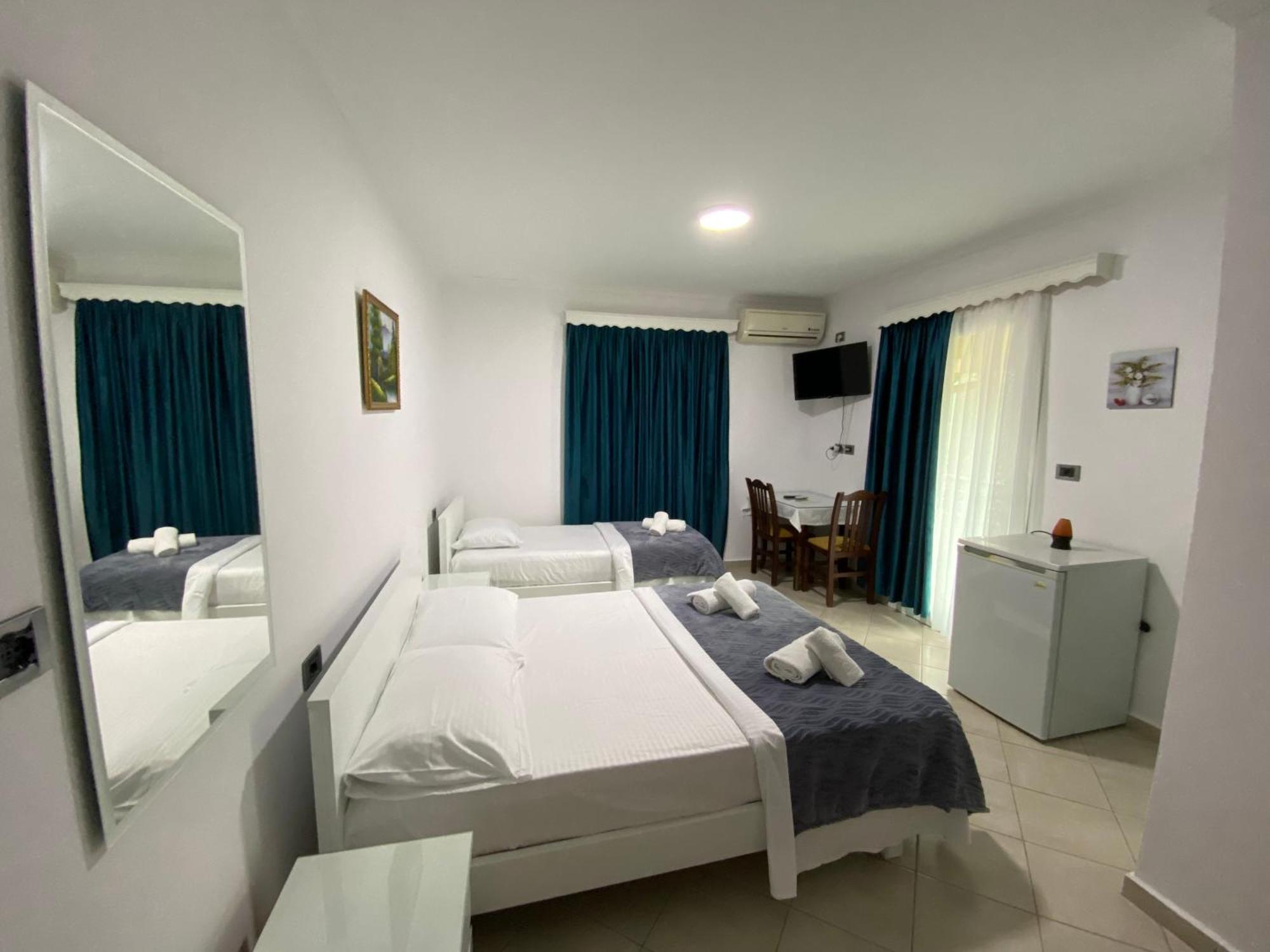 Hotel Vila Kafe Lukovë Extérieur photo