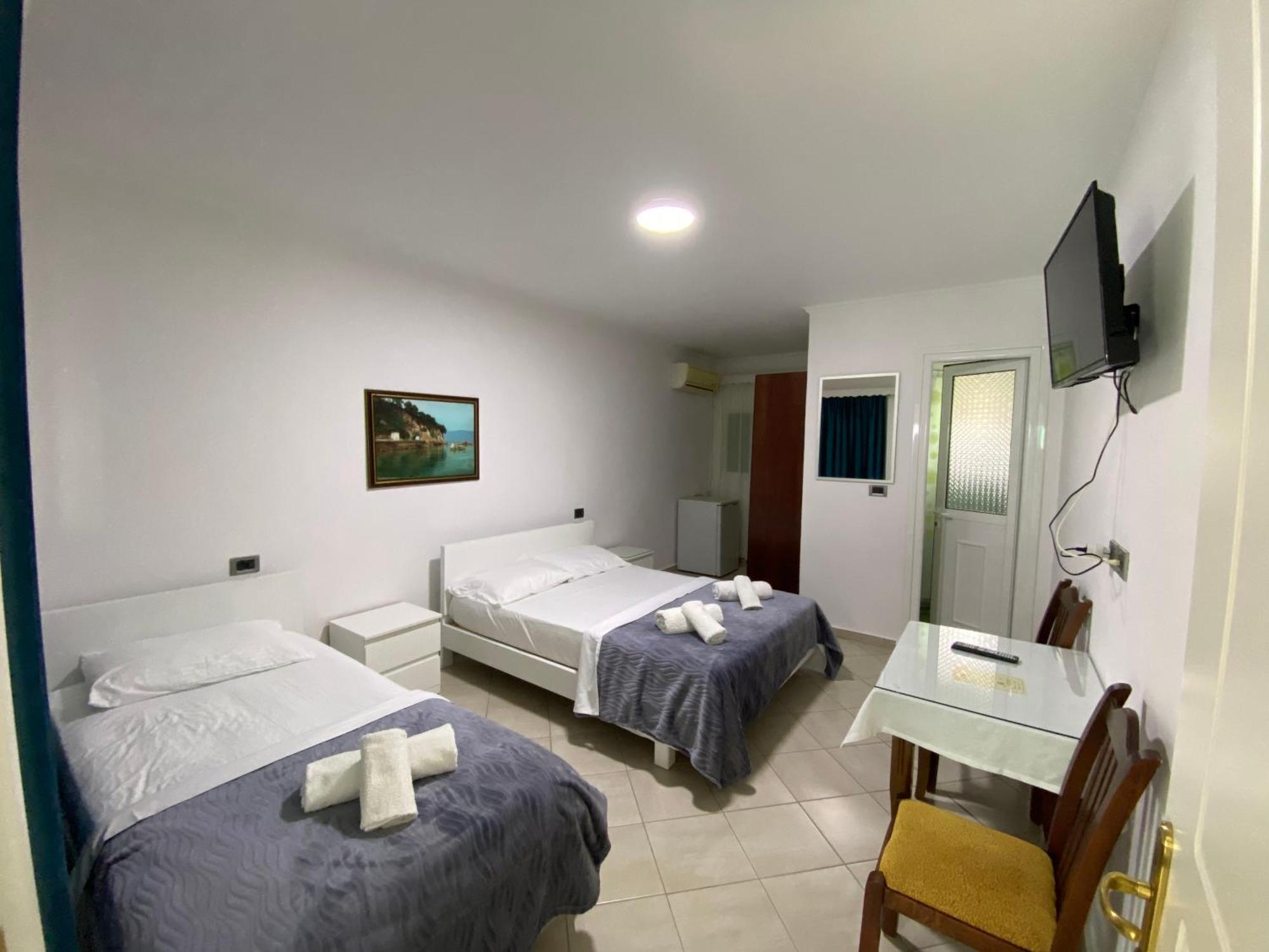 Hotel Vila Kafe Lukovë Extérieur photo