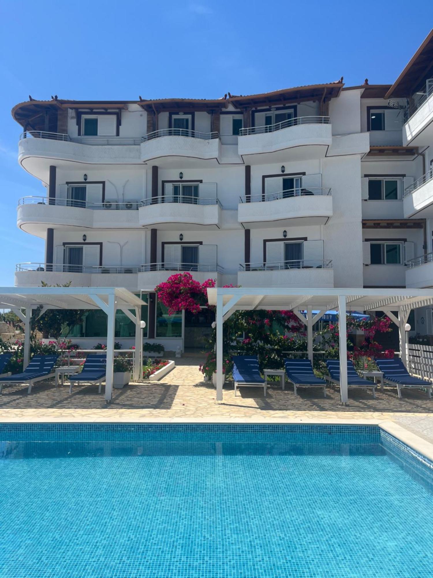 Hotel Vila Kafe Lukovë Extérieur photo