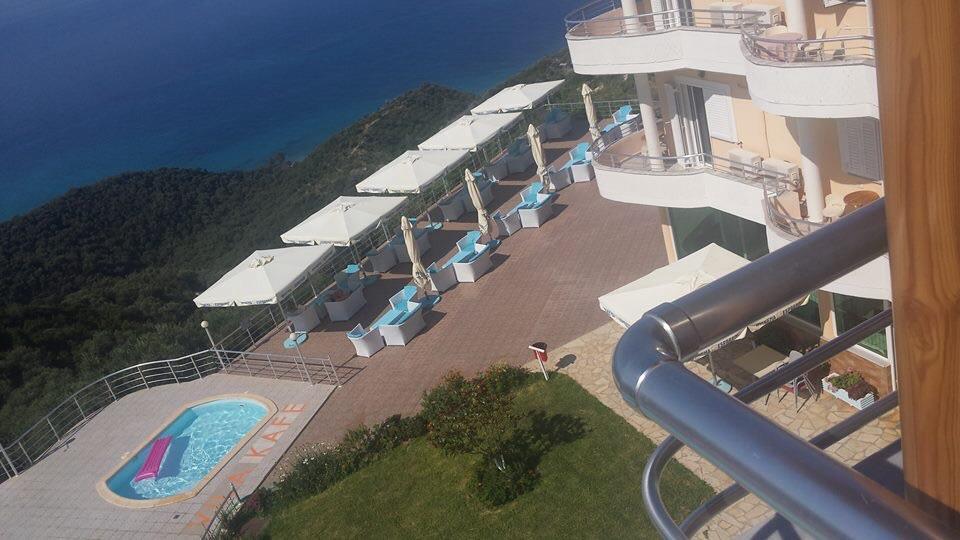 Hotel Vila Kafe Lukovë Extérieur photo