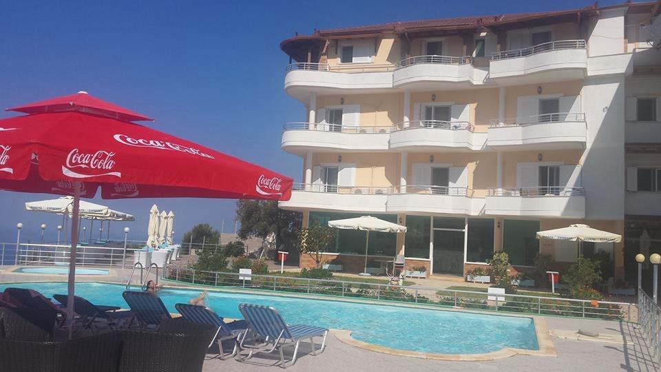 Hotel Vila Kafe Lukovë Extérieur photo