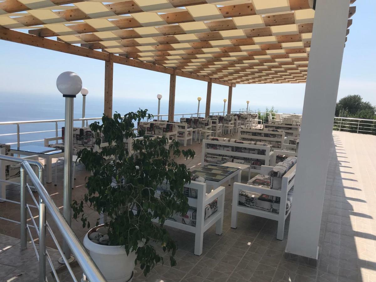 Hotel Vila Kafe Lukovë Extérieur photo