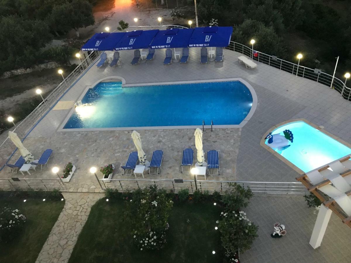 Hotel Vila Kafe Lukovë Extérieur photo